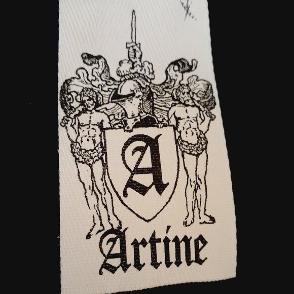 Artine Crystal Scorpion Back Blazer - Picture 2 of 12